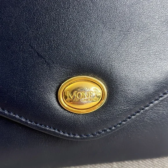 ⭐️Monet Vintage Navy Genuine Blue Leather Gold Chain Crossbody⭐️Rich looking! - Picture 2 of 10